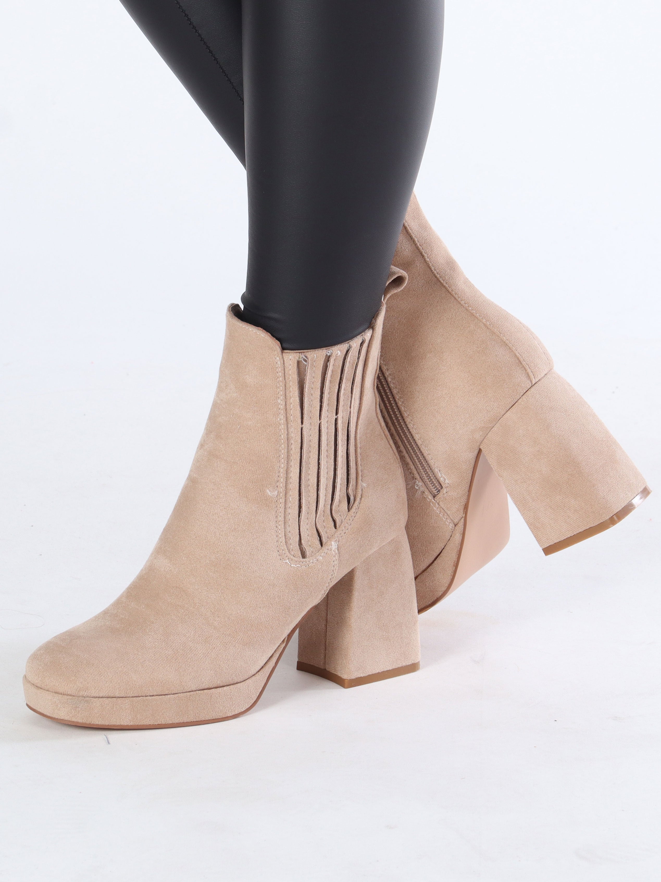 Edyta - Højhælet støvle i ruskindslook